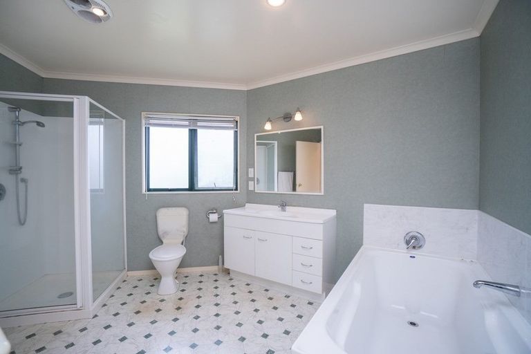 Photo of property in 140 Pacific Drive, Fitzherbert, Palmerston North, 4410