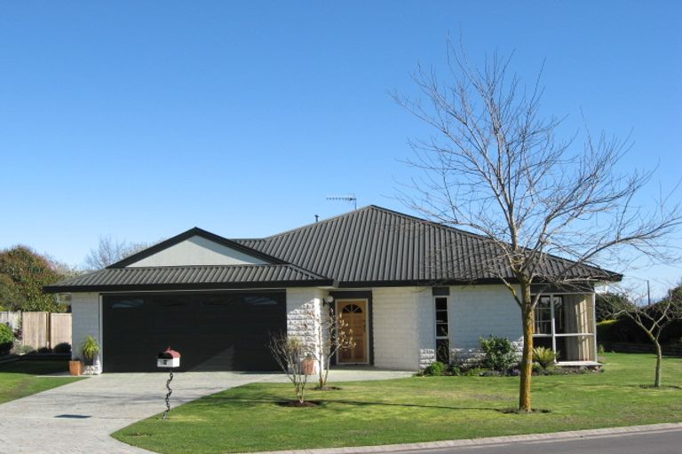 Photo of property in 2 Kingsgate Avenue, Havelock North, 4130