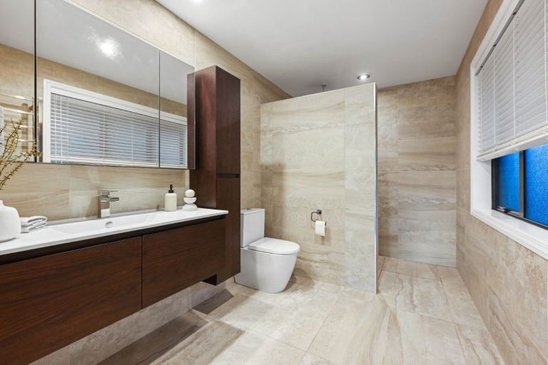 Photo of property in 2 Stonebridge Road, Temple View, Hamilton, 3289