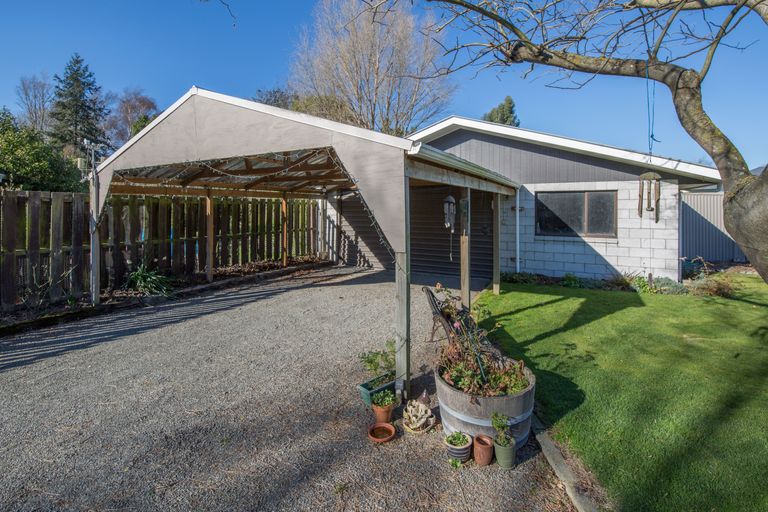 Photo of property in 16 Taiaroa Place, Southbridge, 7602