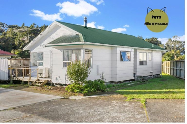 Photo of property in 51 Border Road, Henderson, Auckland, 0612