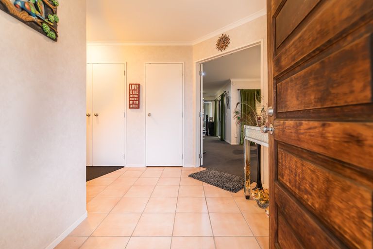 Photo of property in 36 Broadfield Street, Massey, Auckland, 0614