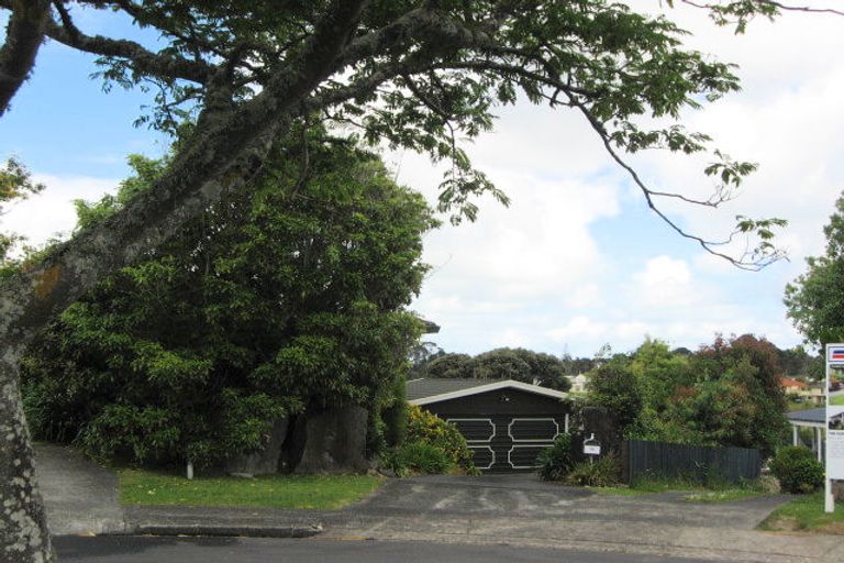Photo of property in 19 Syntax Place, Conifer Grove, Takanini, 2112