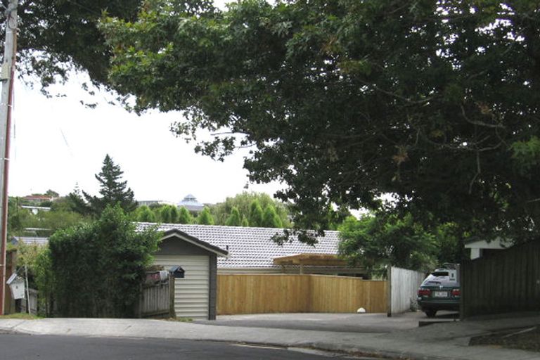 Photo of property in 2/7 Phillip Parade, Forrest Hill, Auckland, 0620