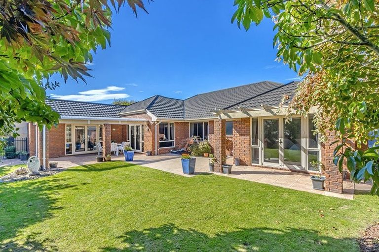 Photo of property in 10 Dinglebay Place, Casebrook, Christchurch, 8051
