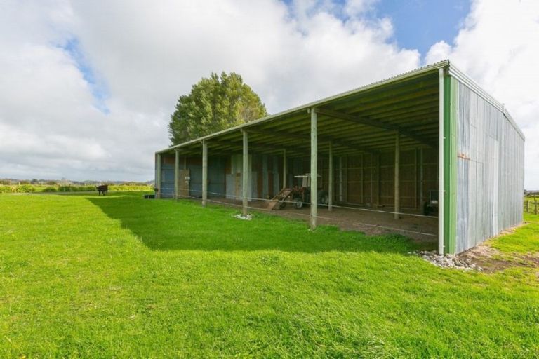 Photo of property in 581 Waitara Road, Huirangi, New Plymouth, 4373