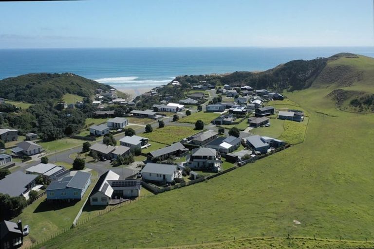 Photo of property in 2 Pipi Place, Baylys Beach, 0377