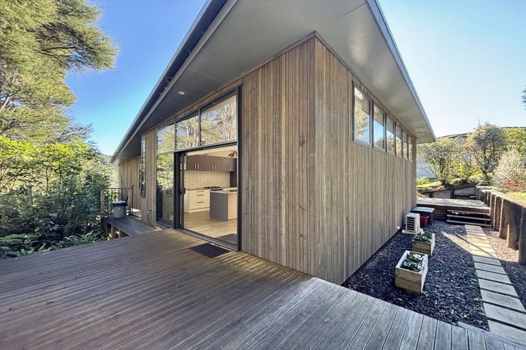 Photo of property in 71a Milton Terrace, Picton, 7220