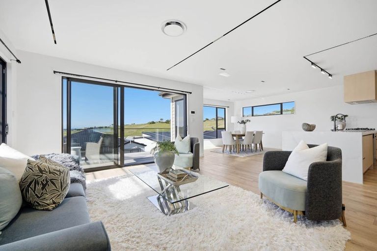 Photo of property in 57 Matangi View Drive, Orewa, 0931