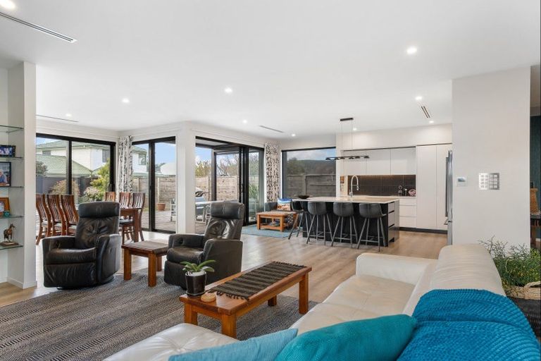 Photo of property in 121 Charleston Avenue, Whangamata, 3620