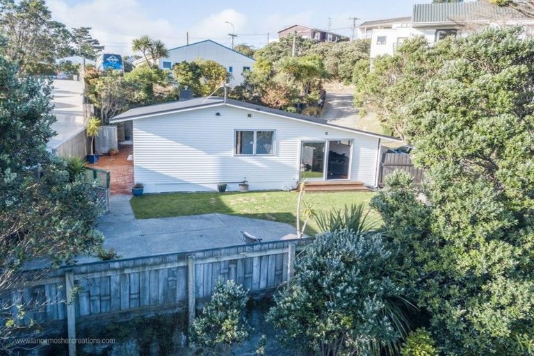 Photo of property in 52 Black Rock Road, Newlands, Wellington, 6037