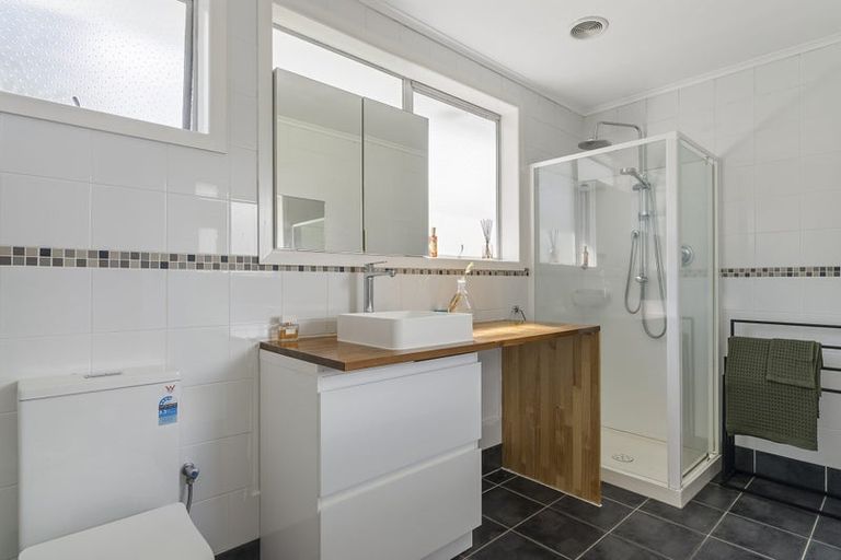 Photo of property in 23 Epping Road, Henderson, Auckland, 0610