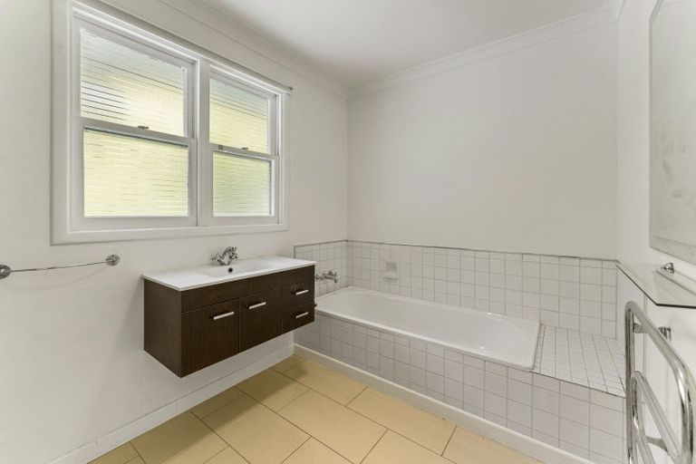 Photo of property in 212a Whites Line East, Waiwhetu, Lower Hutt, 5010