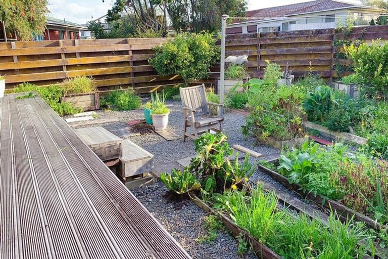 Photo of property in 1/42 Blacklock Avenue, Henderson, Auckland, 0612