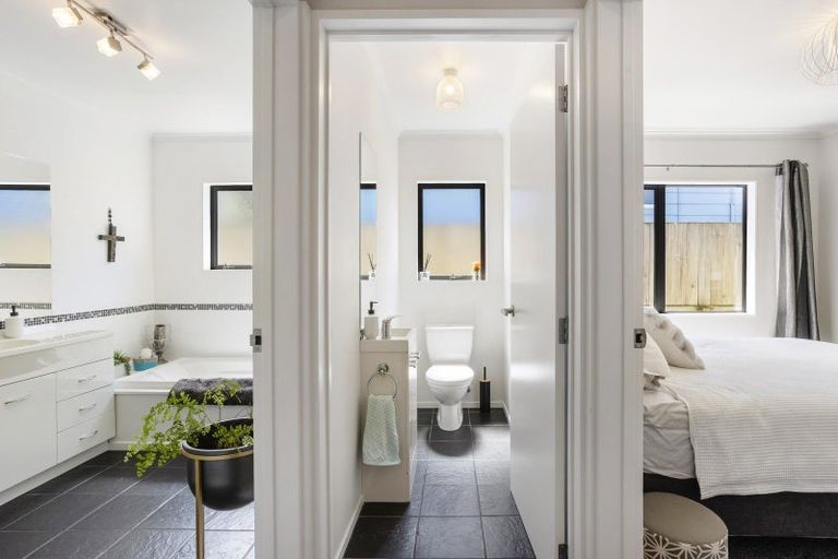 Photo of property in 32a Bath Street, Brighton, Dunedin, 9035