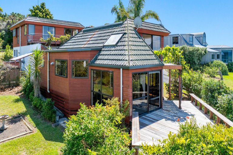 Photo of property in 14 Kotare Place, Sandspit, Warkworth, 0982