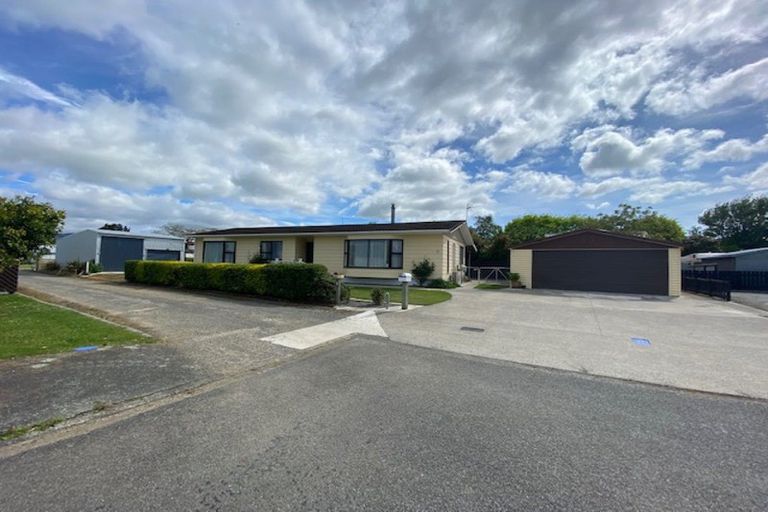 Photo of property in 9 Chisholm Place, Carterton, 5713