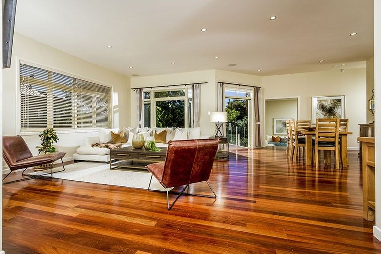 Photo of property in 25 Ocean View Road, Milford, Auckland, 0620