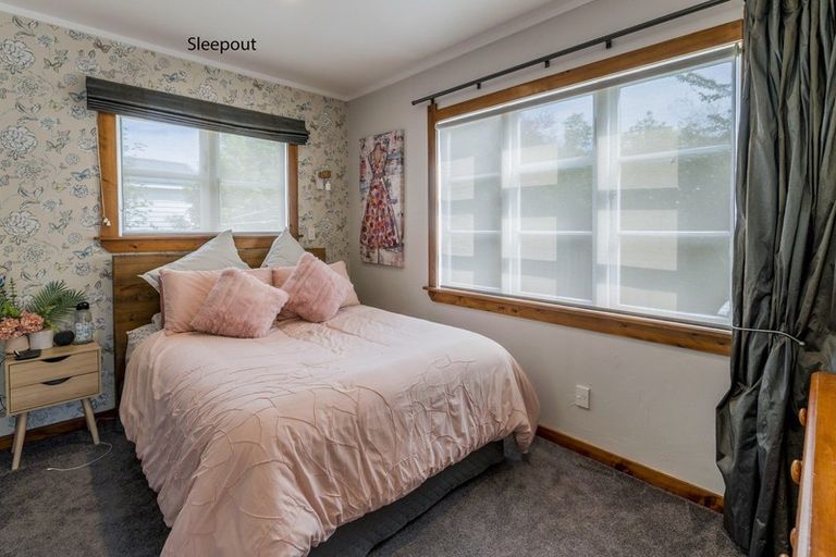 Photo of property in 1070 Queen Street East, Levin, 5510