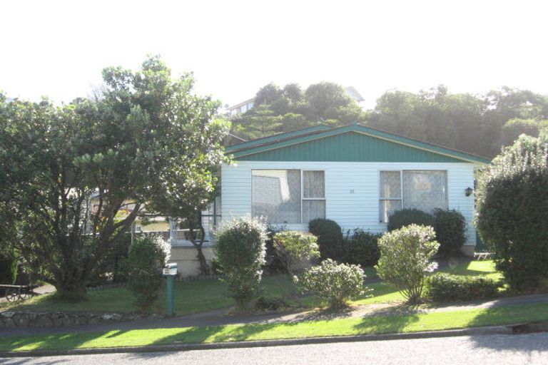 Photo of property in 65 Gloaming Hill, Titahi Bay, Porirua, 5022
