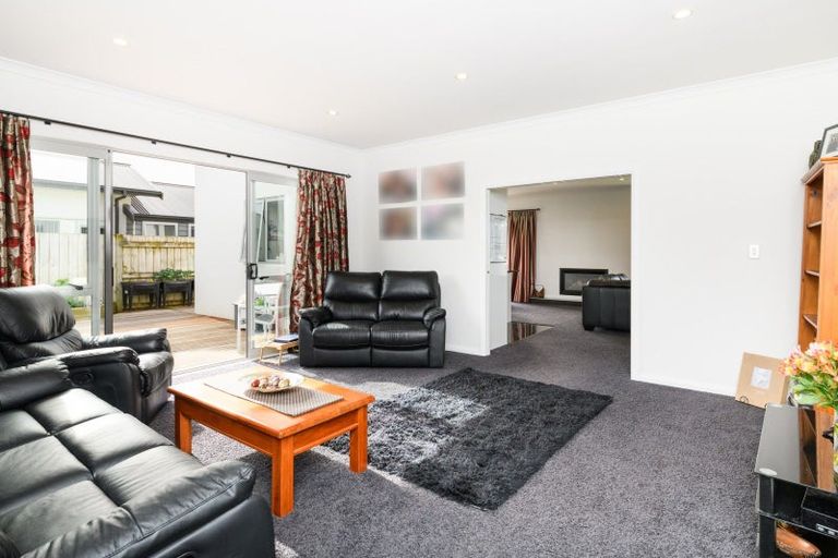 Photo of property in 4 Saint Heliers Grove, Fitzherbert, Palmerston North, 4410