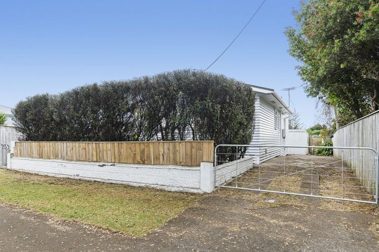 Photo of property in 102 Centennial Avenue, Waitara, 4320