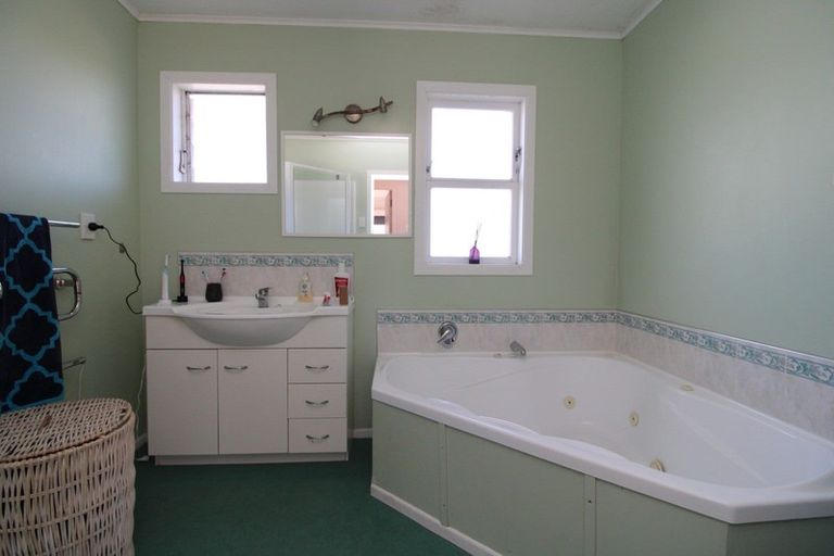 Photo of property in 130 Brooklands Road, Brooklands, New Plymouth, 4310