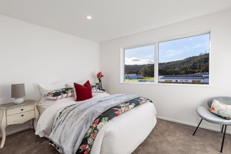 Photo of property in 12 Len Ireland Drive, Kumeu, 0810