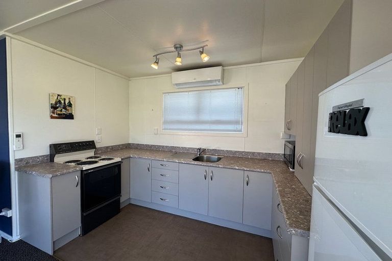 Photo of property in 54 Fifth Avenue, Urenui, 4377