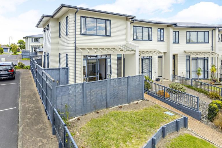 Photo of property in 40/2 Armoy Drive, East Tamaki, Auckland, 2016