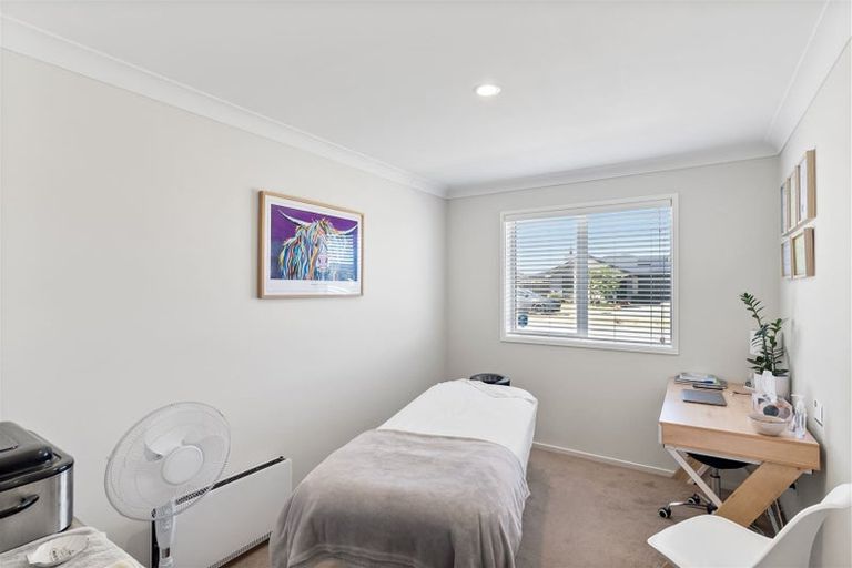 Photo of property in 3a Shillingford Boulevard, Rolleston, 7615