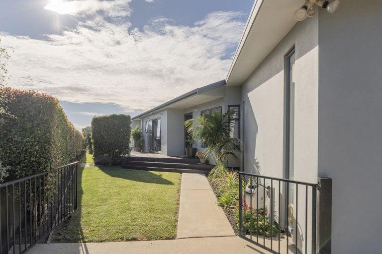 Photo of property in 18 Ringwood Place, Whitianga, 3510