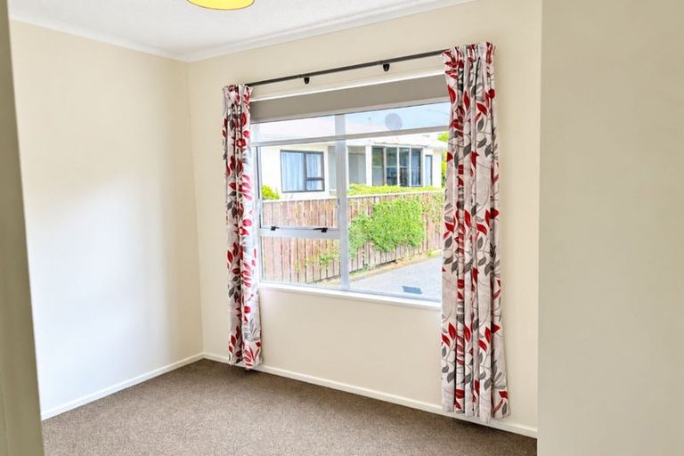Photo of property in 57 Ruapehu Street, Paraparaumu, 5032