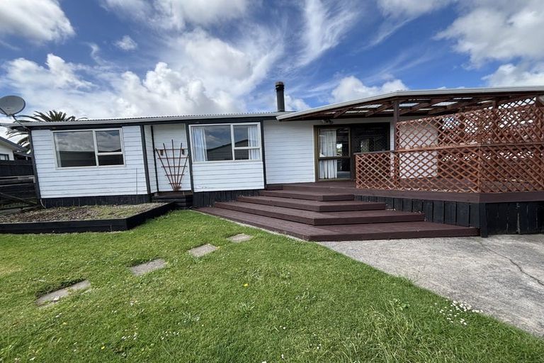 Photo of property in 2 Channel View Road, Clarks Beach, Pukekohe, 2679