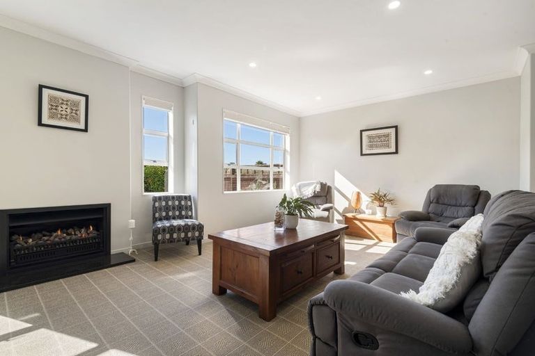 Photo of property in 4 Laurel Oak Drive, Schnapper Rock, Auckland, 0632