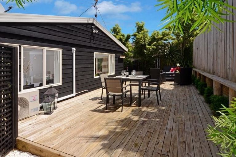 Photo of property in 1/1 Heathglen Place, Bayview, Auckland, 0629
