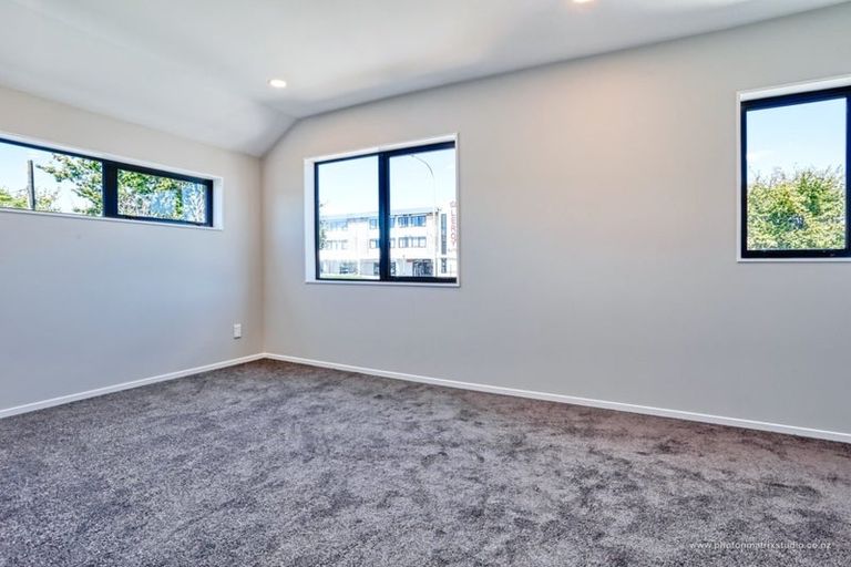 Photo of property in 51 Rosedale Road, Pinehill, Auckland, 0632