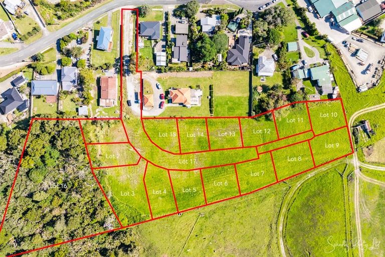 Photo of property in 6 Whaka Street, Maungaturoto, 0520