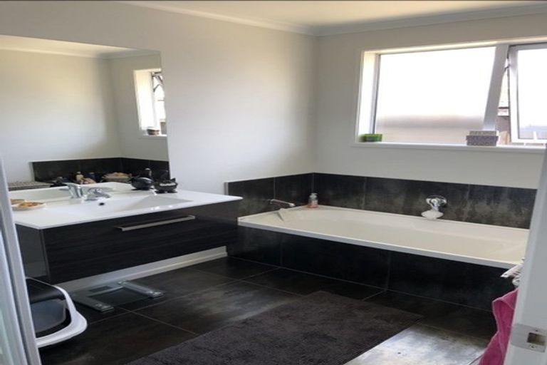 Photo of property in 64 Puhirake Crescent, Pyes Pa, Tauranga, 3112