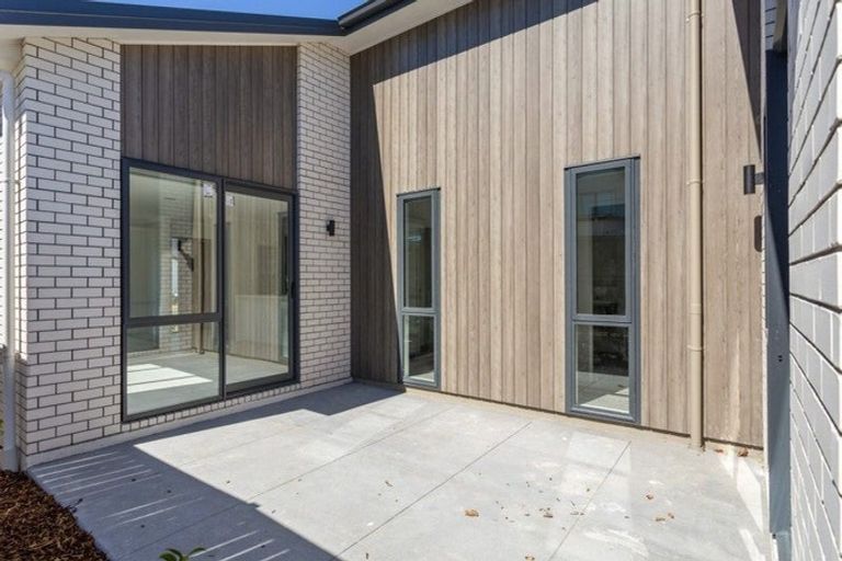 Photo of property in 57 Waituarua Drive, Takanini, 2112