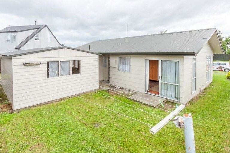 Photo of property in 15 Leander Place, Milson, Palmerston North, 4414