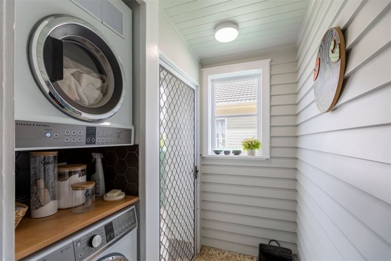 Photo of property in 5 Barker Road, Marewa, Napier, 4110