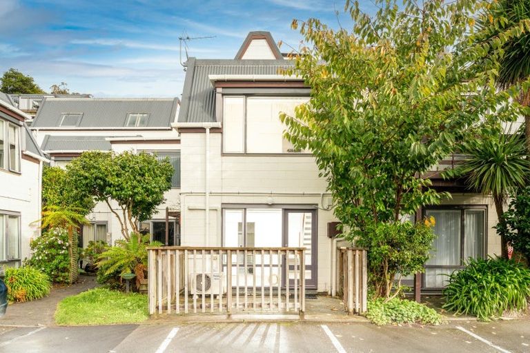 Photo of property in Sherwood Mews, 28w Bidwill Street, Mount Cook, Wellington, 6021