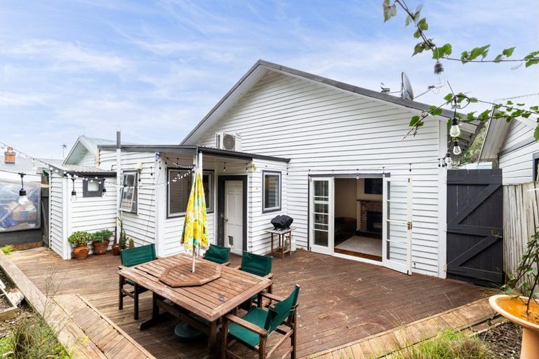 Photo of property in 9 Chaucer Road, Hospital Hill, Napier, 4110
