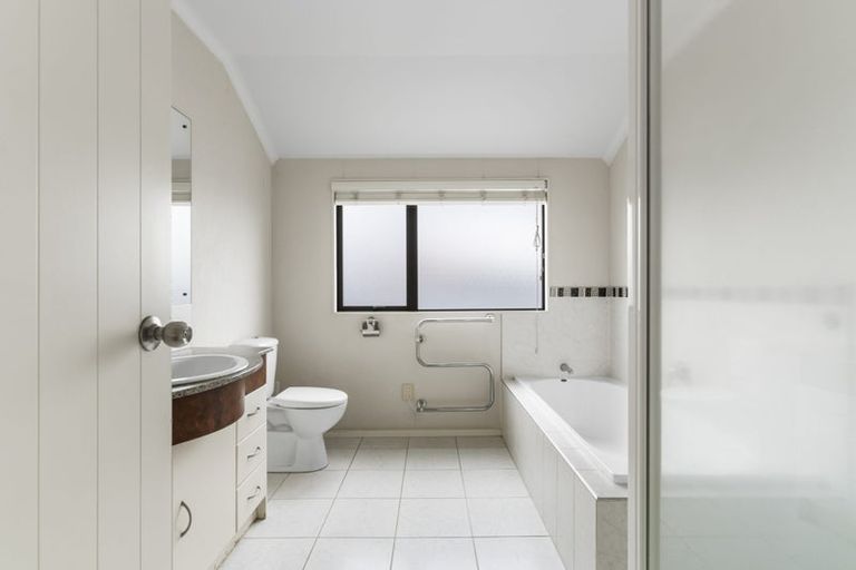 Photo of property in 73 Meadowland Drive, Somerville, Auckland, 2014