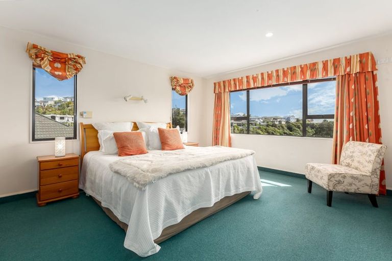 Photo of property in 31 Lanyon Place, Whitby, Porirua, 5024