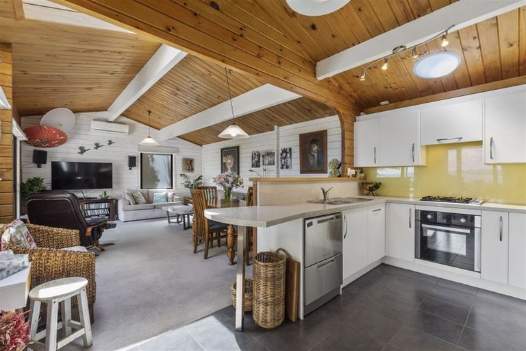 Photo of property in 22 Kathy Terrace, Stanmore Bay, Whangaparaoa, 0932