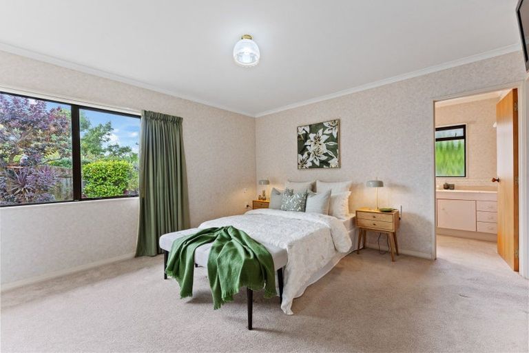 Photo of property in 11 Rosebank Avenue, Kelvin Grove, Palmerston North, 4414