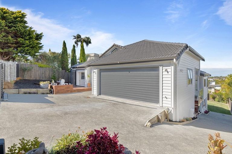 Photo of property in 4 Calypso Place, Rothesay Bay, Auckland, 0630