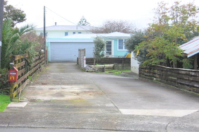 Photo of property in 17 Hollinbrigg Place, Manurewa, Auckland, 2102